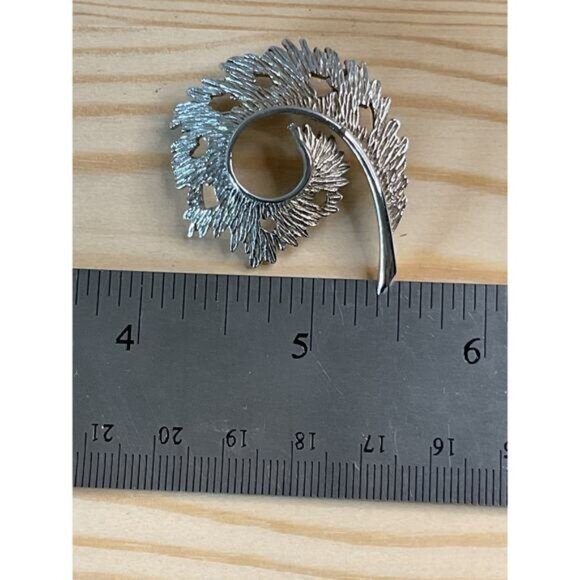 Silver Spiral Leaf Brooch Pin - Picture 3 of 3